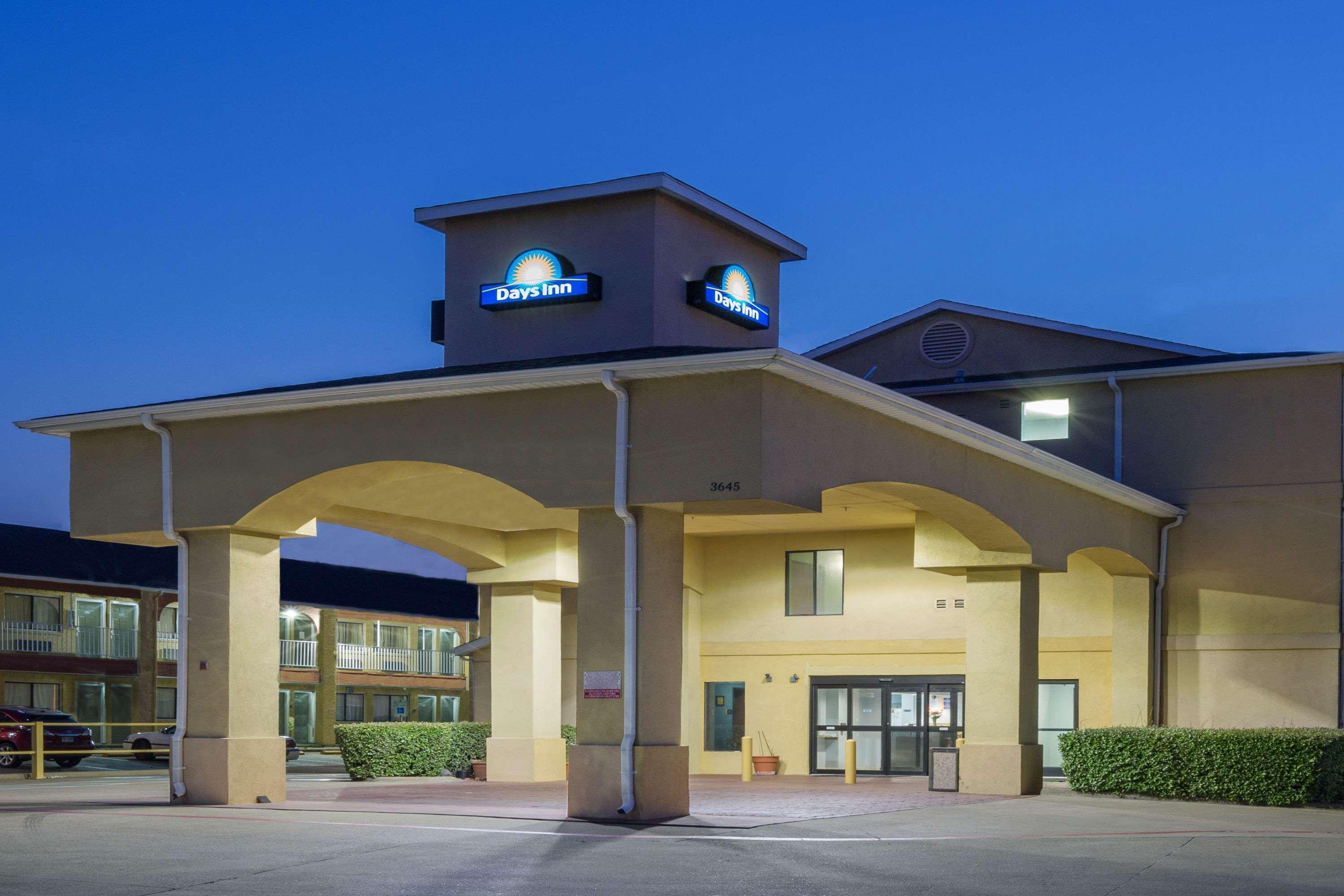 Days Inn By Wyndham Dallas Garland West Exterior foto
